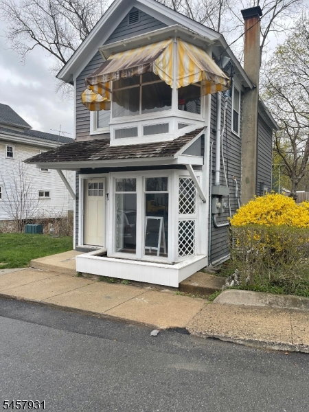 72 Main St, Califon, NJ 07830