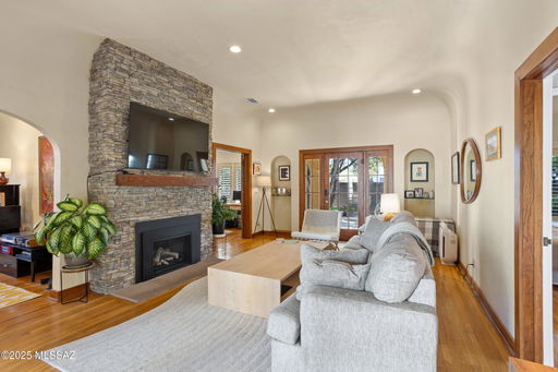 listing main photo
