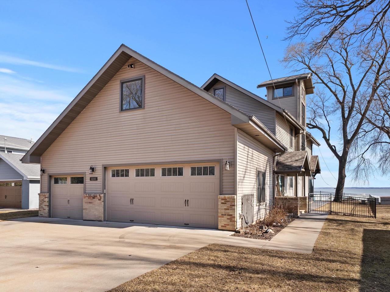 4208 S Shady Ln, Oshkosh WI 54902 Home for Sale